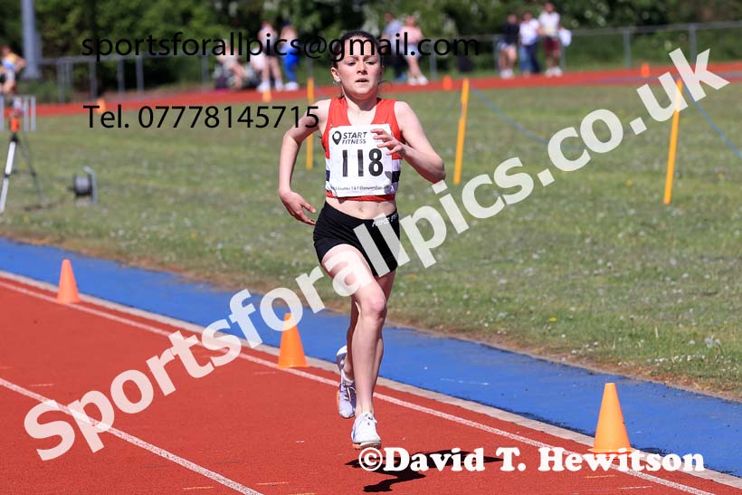 Girls under-13s 800 metres, 2025 North Eastern Track and Field Champs., Shildon, County Durham. Photo: David T. Hewitson/Sports for All Pics